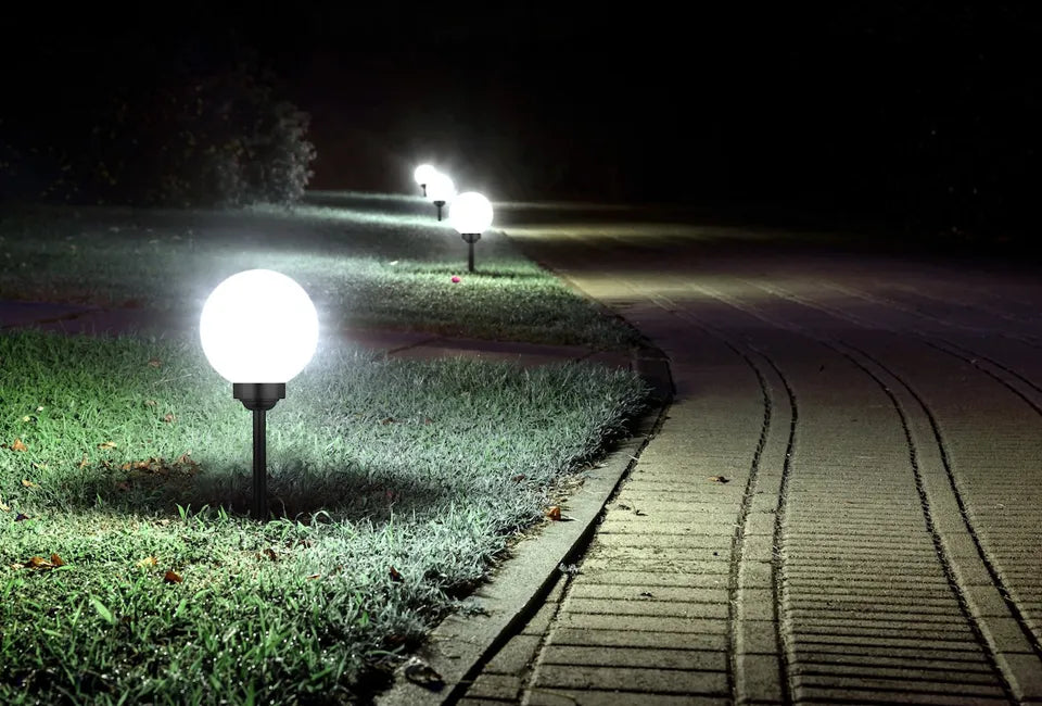 Solarna bastenska lampa - Kugla (4 kom u pakovanju)